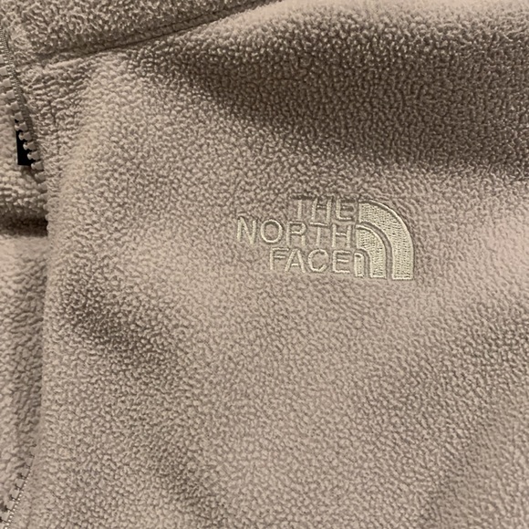 Women's The North Face full zip light weight fleece - Picture 5 of 6